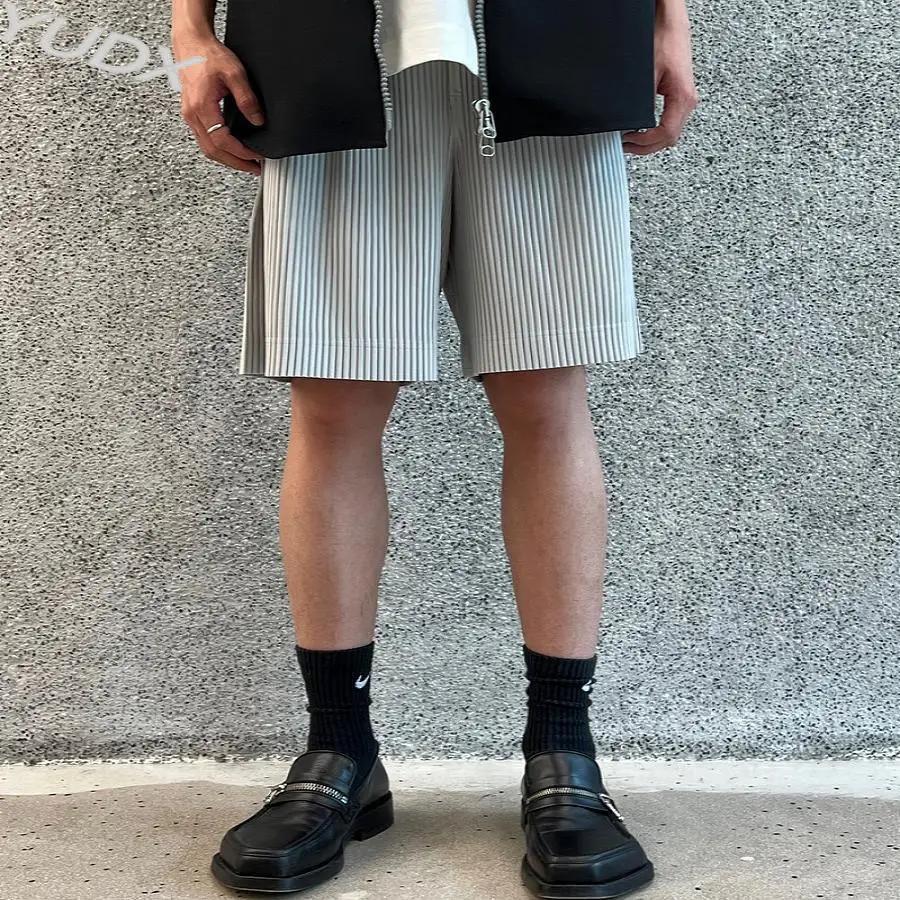 2025 Summer New High Quality Niche Miyake Pleated Tie Shorts High Waist Straight Fashion Design Men's Five-minute Pants Spot