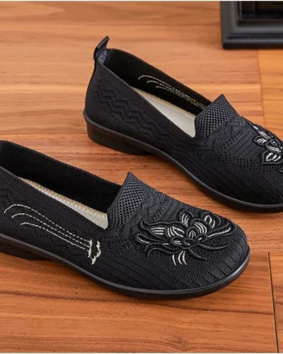 Chinese embroidery loafers women's shoes breathable mesh mom shoes traditional Chinese spring casual comfortable and lightweight