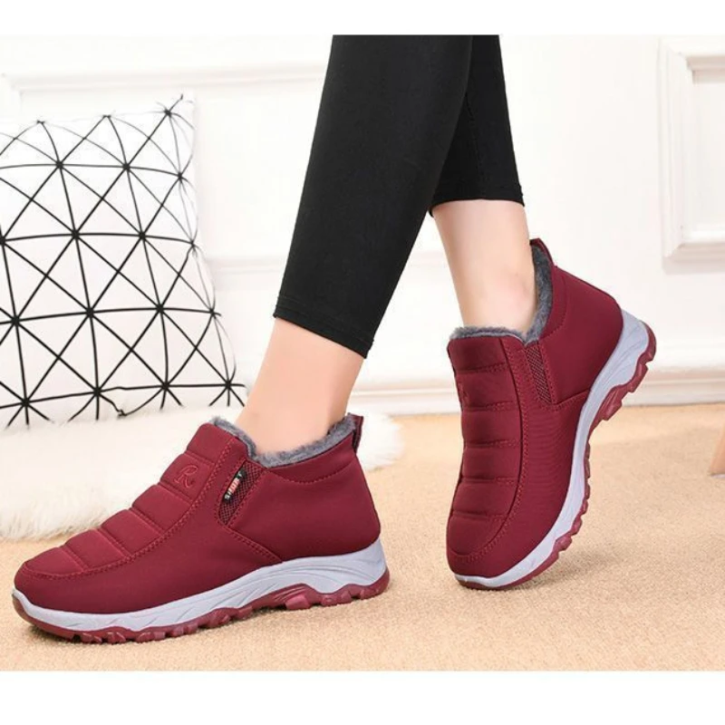 Autumn and Winter Old Beijing Cotton Shoes Women's Plush Thickened Walking, Warm and Wear resistant Shoes, Non slip Mom's Shoes - Image 3