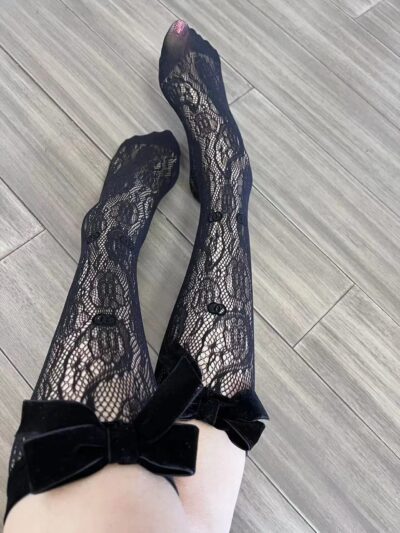 Jennie 22B White Lace Knee-High Socks – Bow Tie Lolita JK Style Velvet Logo Socks