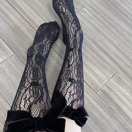 Jennie 22B White Lace Knee-High Socks – Bow Tie Lolita JK Style Velvet Logo Socks