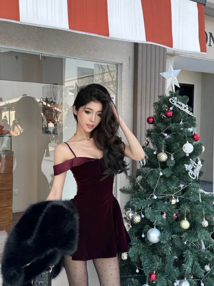 French Style 2024 Women Hepburn Mini Dress Vintage Velvet Off Shoulder Slim Party Dress - Image 5